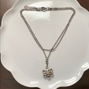 Sabika Natural Daisy Pendant with chain necklace